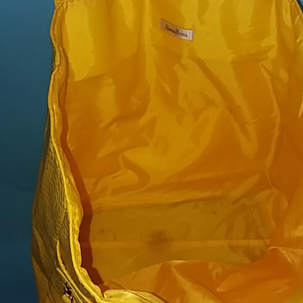 Yellow purse - Picture 3 of 3